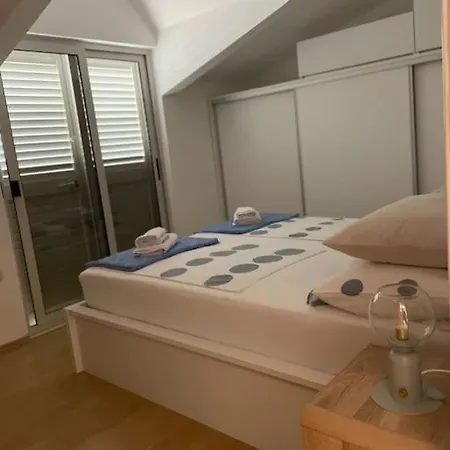 Apartment Seaway Zavalatica
