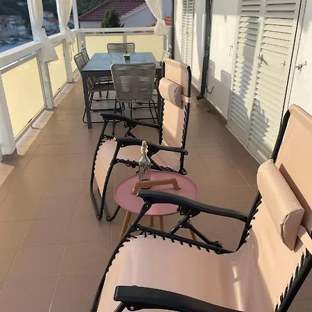 Apartment Seaway Zavalatica